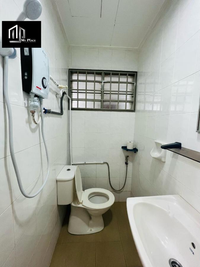 2 Storey 5Br 16Pax Semabok Taman Cheng Ho, 3 By Myplace Malacca 外观 照片