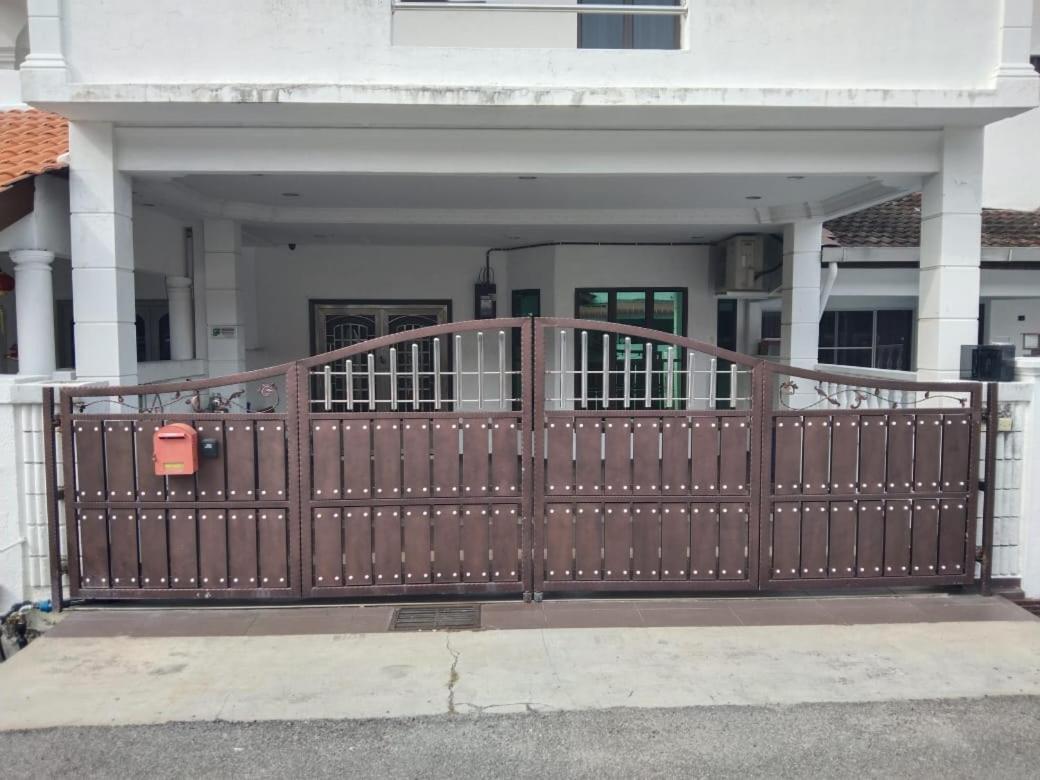 2 Storey 5Br 16Pax Semabok Taman Cheng Ho, 3 By Myplace Malacca 外观 照片